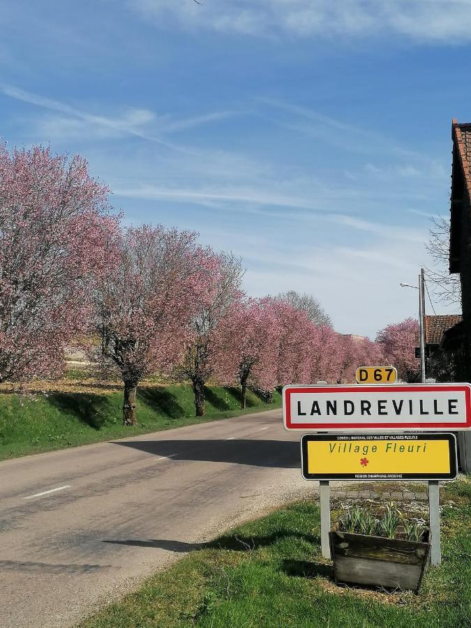 Chambre D'Hotes Esprit De Famille Landreville Exterior foto